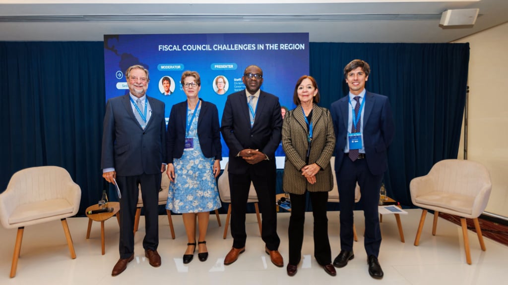 "Fiscal Commissioner Participates in High-Level Conference in Chile."